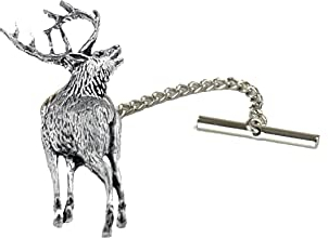 A70 Hirsch aus feinem englischen Zinn auf einer Krawattennadel mit Kette.