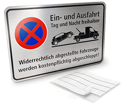 Betriebsausstattung24® Hinweisschild Ein- und Ausfahrt Tag und Nacht freihalten - Falschparker werden abgeschleppt | BxH 30,0 x 20,0 cm | Aluminium Verbundplatte | Edelstahl optik