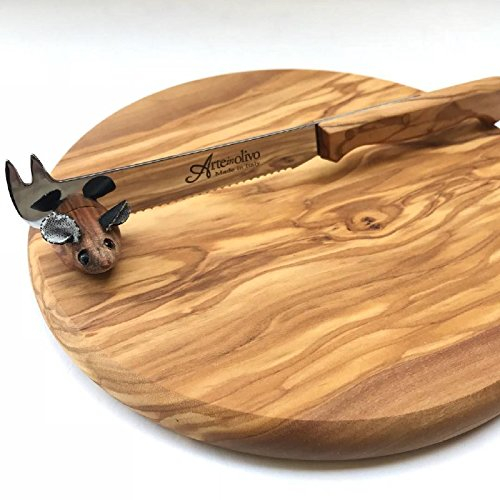 Chopping board in precious olive wood with mice and knife.Diameter cm 22. Made in Italy. Useful in home, restaurant, etc. Gift idea.