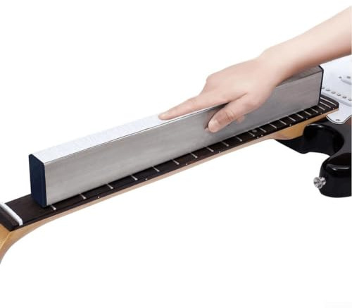 Kit per la lucidatura dei tasti della chitarra, barra di livellamento per chitarra con 6 pezzi di carta abrasiva di ricambio per il livellamento dei manici della chitarra (A)