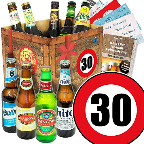 30. Geburtstag - Bier Set mit 9 Bieren der Welt - Bier Geschenke für Männer | 9 internationale Biere in Holzoptik-Box, inklusive Bierbuch, Bierbewertungsbogen, Urkunden und 6 Grußkarten für Männer