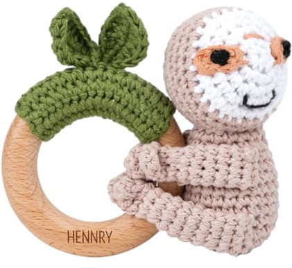 NGTSFLY Personalisierte Geschenke Baby - Personalisierter Beißring Baby aus Holz - Greifling Personalisiert Babyrassel mit Name, Geschenk zur Geburt Junge und Mädchen (Umarmung - Faultier)