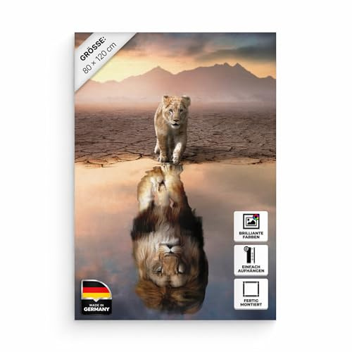 Hustling Sharks® Tierbild „Lion Reflection“ – Leinwand 60 × 90 cm | XXL Tierbild im Hochformat, Löwe Bild, Wandbild Löwe, Wandbild Tiere, Bilder Deko Wohnzimmer, Löwenbilder