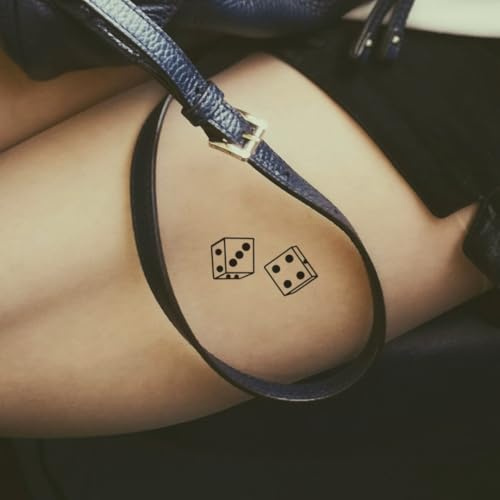 Fake Tattoo Spiel – Temporalis® | Temporäre Tattoos für Erwachsene – EU-zertifizierte Kosmetik, vegan & wasserfest – Hält 1 bis 2 Wochen [ Würfel ]