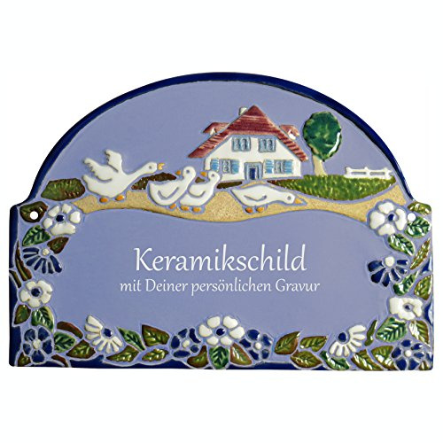 Handarbeit aus Schleswig-Holstein Keramikschild 23,5 x 17,0 cm Motiv Vier Gänse vor Haus mit Blumenumrandung (hellblau)