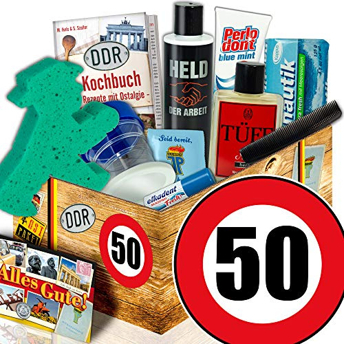DDR Pflege Box für Männer - 10-Teiliges Ostalgie Geschenkset mit Kochbuch | Pflegeset mit After Shave, Duschbad & Seife inklusive A6 Rezeptbuch - das ideale Ostpaket zum 50. Geburtstag für Herren