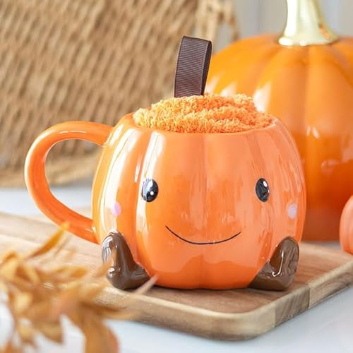 Something Different Wholesale Ensemble tasse et chaussettes citrouille souriante – Cadeau Halloween confortable 500 ml tasse automne, chaussettes orange moelleuses