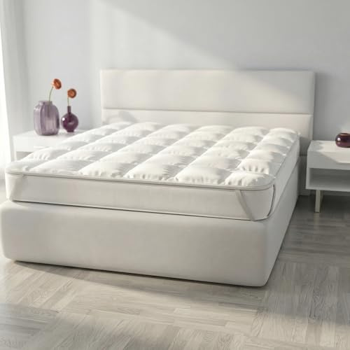 Topper Matrimoniale in Microfibra con Imbottitura di 300gr/mq - NON SCIVOLA con Cinghie Angolari - Trapuntato per Mantenere Uniforme l'Imbottitura e la Morbidezza nel Tempo (160x195cm)