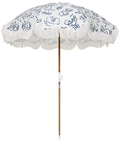 Business & Pleasure Co. Urlaubsschirm – Boho-Strandschirm mit weißen Fransen – LSF 50+ – 2,5 cm EcoTimber-Stange und kippbares Scharnier – 1,5 x 1,5 m, Le Basque Navy