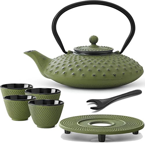 Bredemeijer Teekanne asiatisch Gusseisen Set 0.8 Liter - grüne Gusskanne mit Henkel & Edelstahl Tee-Filter Sieb-Einsatz für losen Tee & 4 Teebecher (Tassen) & Untersetzer & Deckelheber