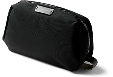 Bellroy Toiletry Kit – Resenecessär i vattentåligt tyg (toalettbehov, parfym, raktillbehör, hårborste, tandborste) - Svart | 1,8 l vattenavvisande vävd necessär för hygienartiklar, parfym, raktillbehör, hårborste och tandborste
