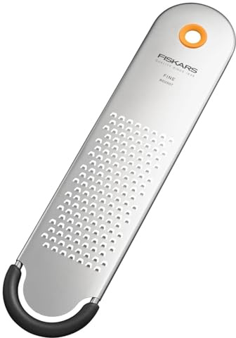 Fiskars Functional Form Rallador fino, Rallador de queso para parmesano y quesos duros, Protector de cuchilla, Cuchilla de acero inoxidable/Mango de plástico, Gris/Negro/Naranja, 1079967