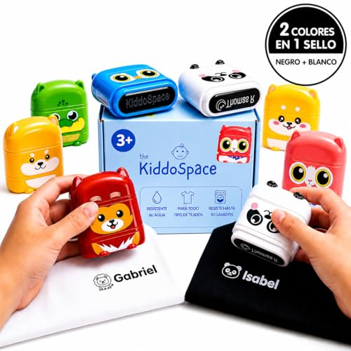 KiddoSpace Sello Ropa Niños Personalizado – Doble Cara con Tinta Blanca y Negra, Resistente al Lavado – Incluye Gratis Pegatinas Personalizadas y Etiquetas Escolares para Ropa y Objetos