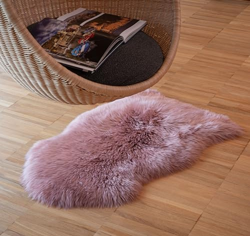 IPEA Tapis en Peau de Mouton Véritable Couleur Rose Antique - Fabriqué en Italie – 100/110 cm – Tapis de Lit en Cuir Naturel – Fourrure Douce et Touffue pour Chambre à Coucher, Salon, Ameublement