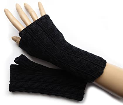 Armstulpen Schwarz mit Zopfmuster aus Wolle handgestrickt