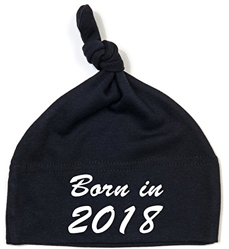 Schnoschi Babymütze in schwarz mit Born in 2018 hochwertig Bestickt/gestickt