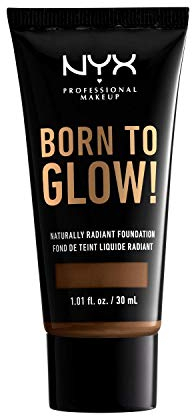 NYX Professional Makeup Born to Glow Radiant Foundation, Schillerndes Finish, Aufbaufähige mittlere Deckkraft, Vegane Formel, Farbton: Cocoa
