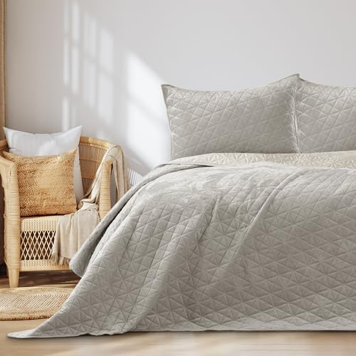RESTILO Tagesdecke 200x220 cm Beige Bettüberwürf zweiseitig Steppung Laila | Velvet Samt