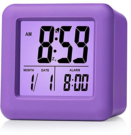 Plumeet Digitaler Reisewecker, Einfach Einzustellen, mit Schlummermodus, Weichem Nachtlicht, Großem Zeit-, Monats-, Datums- und Alarm-Display, Ansteigendem Soundalarm (Lila)
