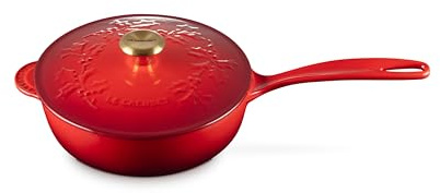 Le Creuset Saucier in ghisa smaltata, collezione agrifoglio, 2,25 qt, ciliegia con pomello dorato
