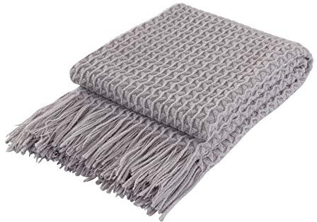 Coastline, Coperta decorativa in maglia super morbida, per divano e letto, coperta da viaggio leggera, morbida e accogliente, motivo delicato con frange, 127 x 152 cm, colore rosso, colore grigio