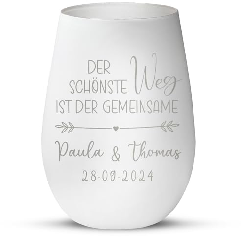 Love Faith personalisiertes Windlicht - Gemeinsamer Weg - weiß/Silber | Mattiertes Teelichtglas mit Namensgravur - Stimmungsvolles Geschenk zur Hochzeit & zum Jahrestag für Brautpaare
