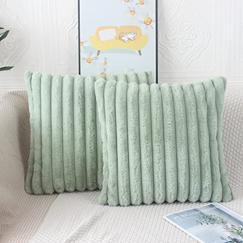 NIULAA Lot de 2 Housses de Coussin en Fausse Fourrure Duveteuse pour Canapé-lit,Housse Coussins Moderne Décoratifs Style Marocain 45x45 cm Vert Sauge