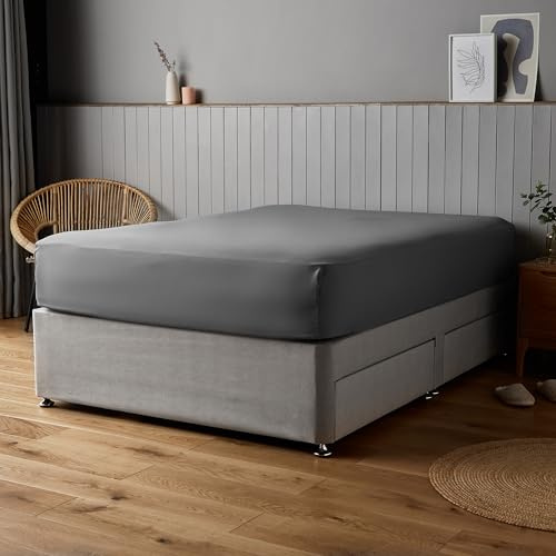 Silentnight Supersoft Natural Fitted Sheet - Cosy & Comfortable Delicate Touch - Luxurious Easy Care Microfibre with Elasticated Corners - Stylish & Modern Mattress Fitted Sheet, Single Bed, Charcoal