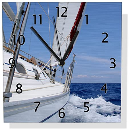Wallario Design Wanduhr Segelboot on Tour aus Aluverbund, Alu-Uhr Größe 30 x 30 cm, Schwarze Zeiger mit Metalloptik