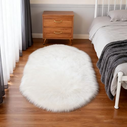 Xinxinphi Tapis Faux Peau Mouton Synthétique 60 x 120 cm, Tapis Fausse Fourrure Moelleux Blanc, Moquette Imitation Doux Antidérapant, Moquette Canapé Lavable pour Chambre Coucher, Salon Décoration