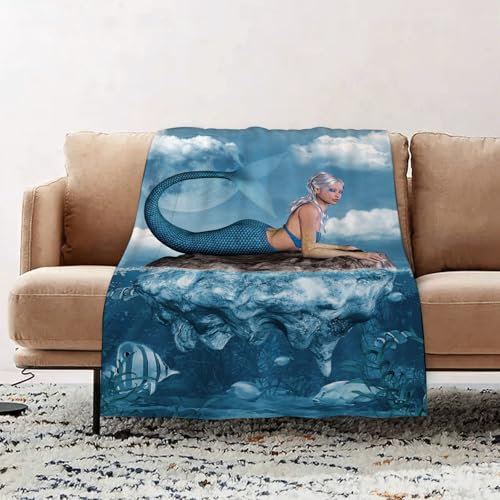 EOMKSE Kuscheldecke Flauschig Decke - weiche warme Fleecedecke 150x200cm als Decke Sofa,Eine wunderschöne Meerjungfrau liegt auf einem Stein, der auf dem Meer schwim,Wohndecke oder Couchdecke überwurf