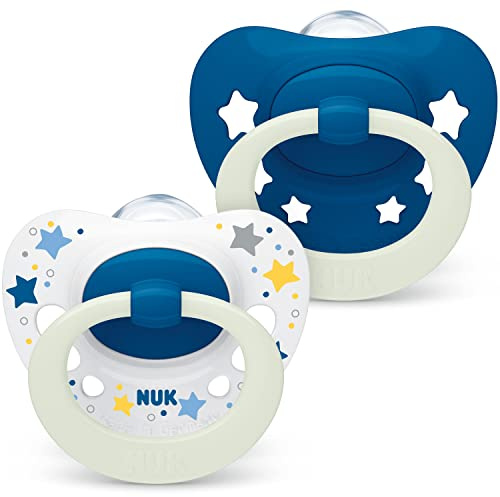 NUK Signature Night Babyschnuller | 0−6 Monate | Beruhigt 95 % der Babys | BPA-freie Silikonschnuller in Herzform | Leuchtet im Dunkeln | Mit Etui | Blaue Sterne | 2 Stück