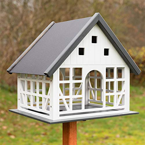 VOSS.garden Vogelhaus Belau weiß Fachwerk mit Metalldach Fachwerkstil mit Bodenluke Vogelfutterhaus Vogel Futterhaus Vögel ohne Ständer Garten Futterstation Vogelfutterstation