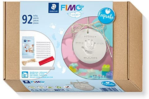 STAEDTLER FIMOair 81 Set 03 Pâte à modeler légère à sécher à l'air libre – Ensemble souvenir d'empreintes de mains de bébé (lot de 92 pièces, y compris bloc d'argile de 125 g et kit de tampon à