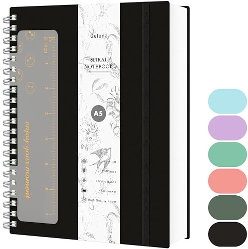 Qefuna Notebook A5 fodrad, 300 sidor Spiral Notebook, 100g/M² bläcksäkert papper, PVC hårt omslag, med linjal, expanderbara fickor, elastiska band, för kvinnor, män, 14,5 x 21 cm-Svart