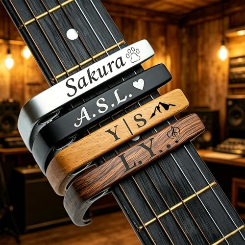 Personalisierter Kapodaster für Gitarren | Gravierter Capo mit Name/Text/Logo | Stabiler No-Buzz-Kapo für Akustik-, Westerngitarren & E-Gitarren, Geschenk für Musiker & Gitarristen