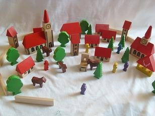 alles-meine.de GmbH 42 TLG. Set: Dorf mit Kirche, Häuser & Bäume, Figuren und Bausteine - aus Holz - Baukasten - Original Erzgebirge - ideal für Holzeisenbahn Gebäude Zubehör Sta..