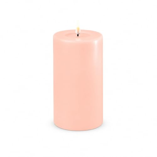 ReWu LED Kerze Deluxe Homeart, Indoor LED-Kerze mit realistischer Flamme auf einem Echtwachsspiegel, warmweißes Licht - Hell Rosa 7,5 x 12,5 cm