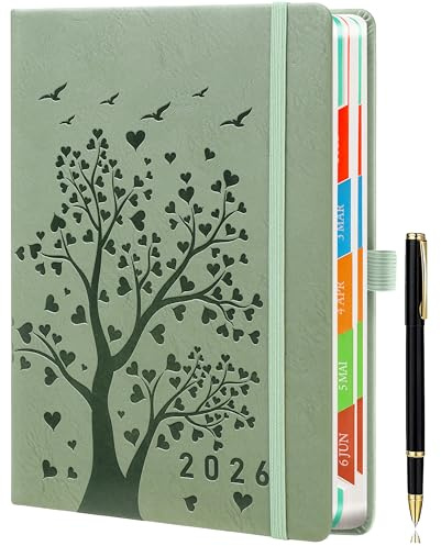 Day by Day 2026 A5 Tageskalender – 1 Tag pro Seite – Tagesplaner, Terminkalender, Buchkalender, Jahresplaner von Januar bis Dezember, mit bunten Monats-Tabs, Herzbaum-Motiv, inklusive Stift.