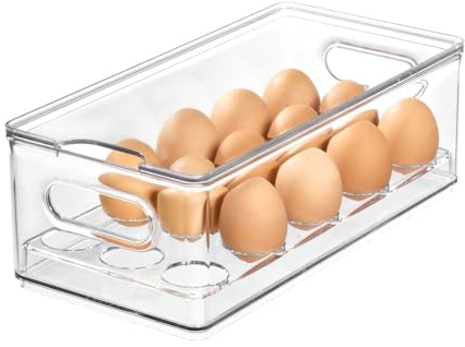 InterDesign The Home Edit by iDesign Klarer Eierbehälter aus recyceltem Kunststoff mit Deckel, 15 Eier Kapazität