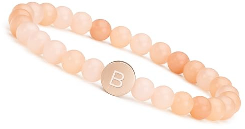 GD GOOD.designs EST. 2015 Pulsera con letras y cuentas de piedra natural de cuarzo rosa I Pulsera personalizada de perlas para señora con cuenta de letras chapada en oro de 18K (B)