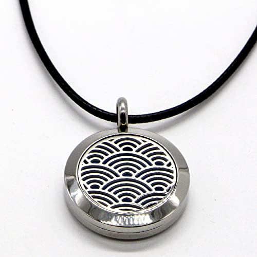 Aromaterapi halsband eterisk olja diffusor - parfymdiffusor smycken gåva - läderhalsband + medaljong i rostfritt stål med mönster Zen Våg - innehåller 5 färgglada parfymerade svampar - Zen'Arom