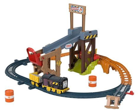 Il Trenino Thomas - Pista Cantiere di Diesel, set a tema cantiere con pista e 2 veicoli motorizzati, montacaricarichi e scivolo inclusi, giocattolo per bambini, 3+ anni, JBW20
