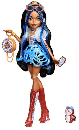 Monster High - Rebecca Steam, bambola con camicetta blu e shorts neri, amico pinguino domestico Captain Penny e 7 accessori alla moda inclusi, occhiali da pilota e borsetta, 4+ anni, JMB81