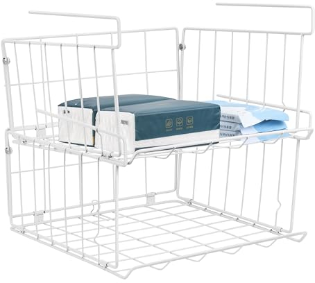 QIWODE Cesta de Almacenaje Bajo Balda, Cesta Colgante de Alambre de Metal Apilable, Organizador de Almacenaje Colgante para Cocina, Despensa, Armario, Estantería, Escritorio, Blanco(Paquete de 2)