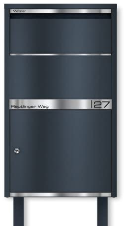 Metzler Paketbox mit gravierbarer Edelstahlplatte und sicherem Schloss in Anthrazit RAL 7016, wetterfest und rostfrei, freistehend mit Ständer, kontaktlose Zustellung, Modell Avalon