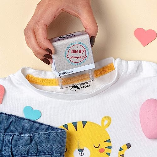 Namensstempel für Kinder & Babytextilien Textil Stamp By Me | Personalisierter Textilstempel für Uniformen & Schul-/Kita-Gegenstände | Wasserfeste, permanente Tinte Waschmaschinen und Trocknergeeignet
