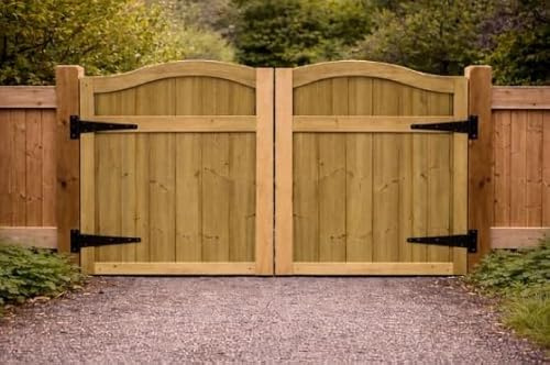 Wooden Swan Neck Driveway Gates closeboard – Heavy Duty Treated Timber Double Gates, Garden & Driveway Entrance, Traditional (180cm High x 270cm Wide x5cm Deep)
