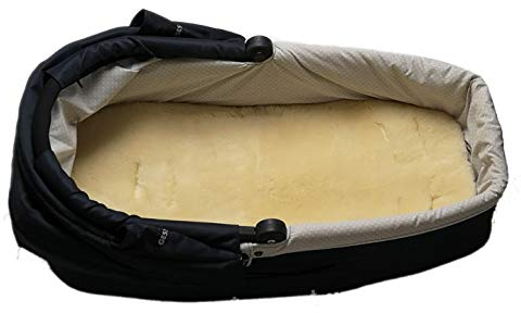 KIWA de LUXE Baby-Lammfell Einlage für Kinderwagen Buggy Babybett Kinderbett aus 100% medizinisch gegerbtem Merino Lammfell