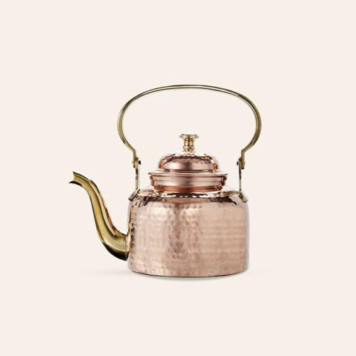 CopperStudio Bouilloire en cuivre martelé - 2000 ml - Sans fil - Poignée et accents en laiton résistant à la chaleur - Doublure intérieure en cuivre et nickel - Théière pour cuisinière - Théière